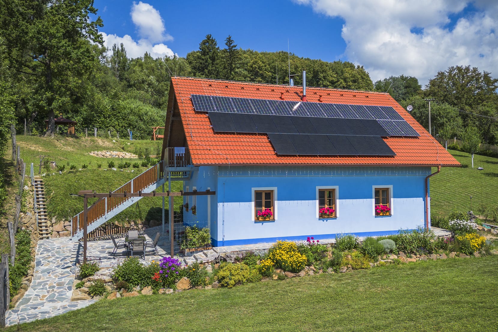 Pergola a kamenná terasa